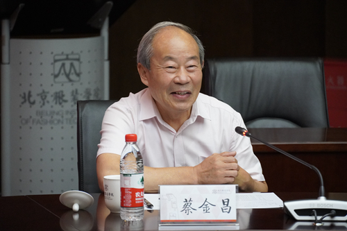 中山裝制作技藝非物質文化遺產傳承人 蔡金昌_副本.jpg