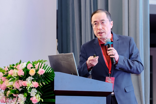 15陳南梁教授作主旨報告.jpg