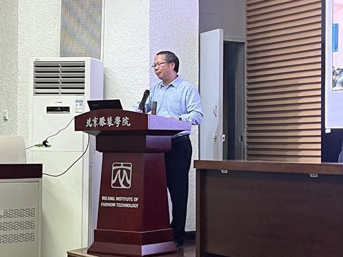 北京化工大學研究生院常務副院長  徐斌教授做專題講座.jpg