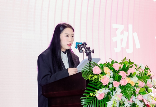 11桑麻獎學金獲獎代表、北京服裝學院學生孫匯澤發(fā)言.jpg