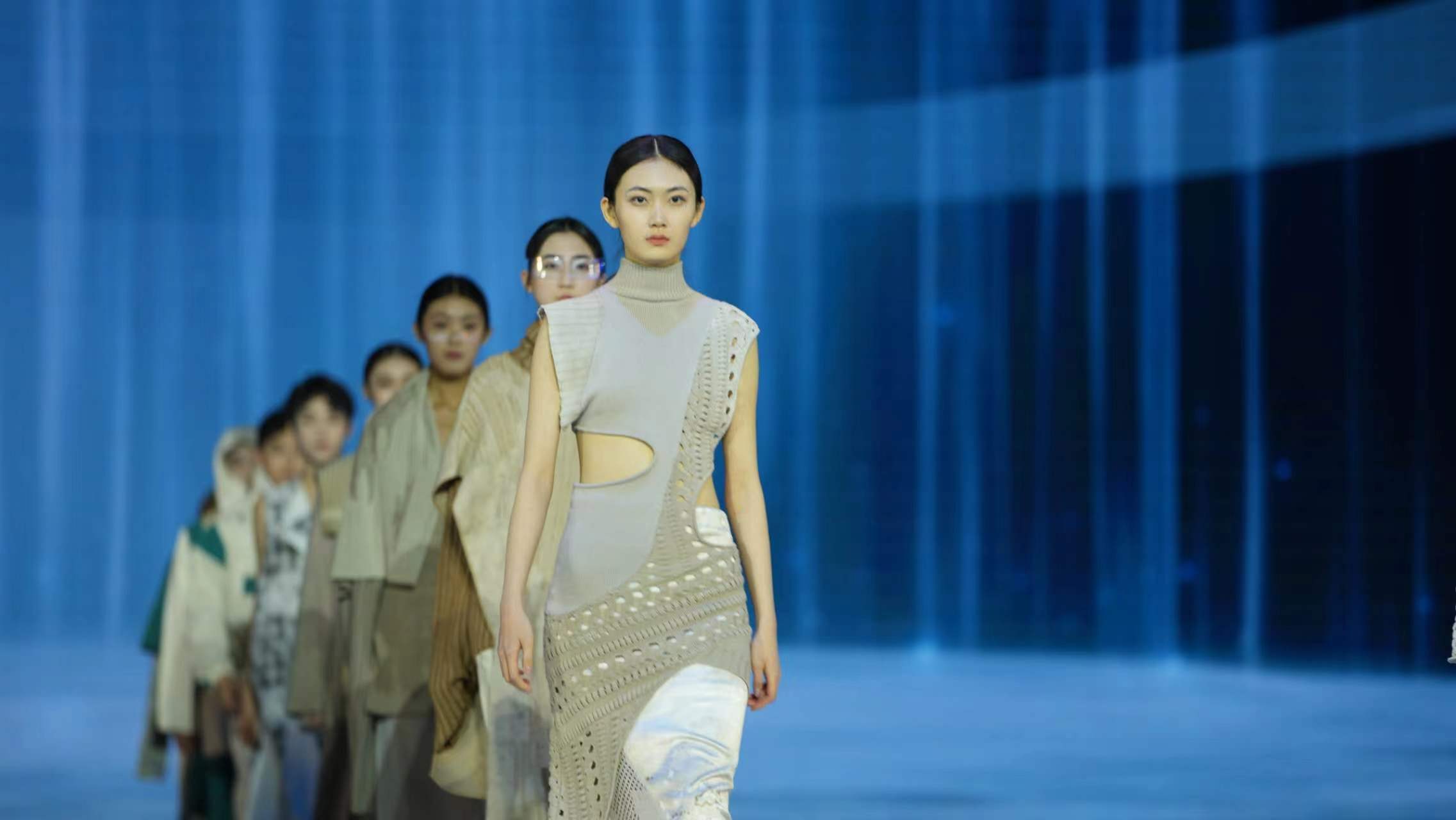 4 未來感服飾走秀.jpg