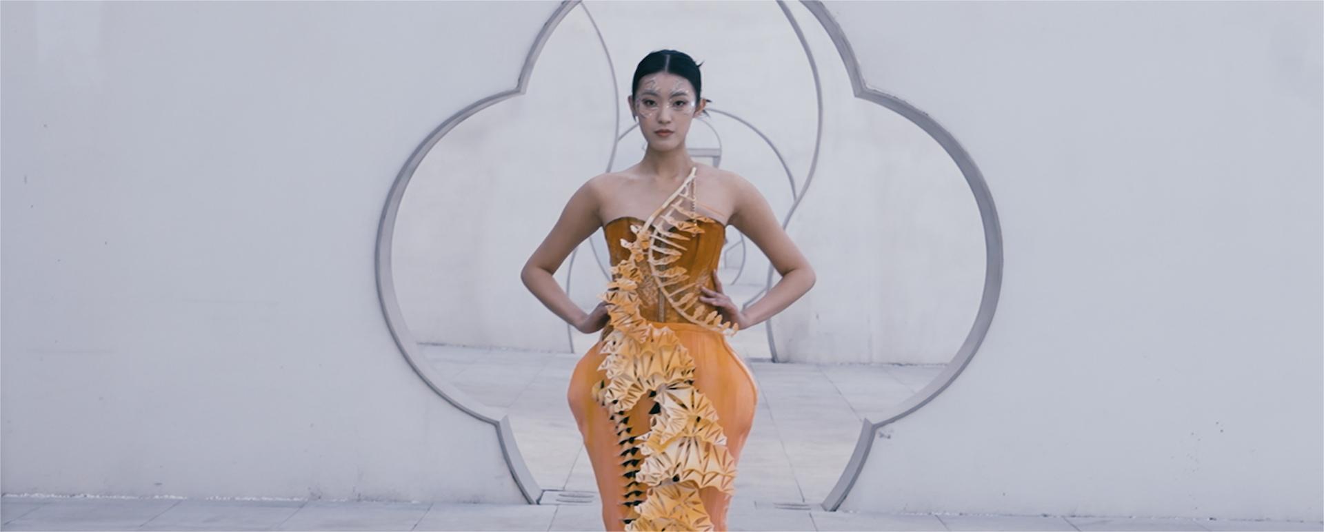 4 北服2023應屆畢業生吳姝璇設計作品，學生柯鈺菲模特展示.jpg