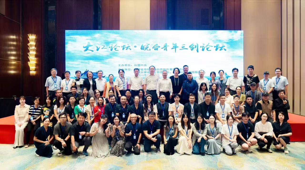 03論壇嘉賓及參與師生合影.jpg
