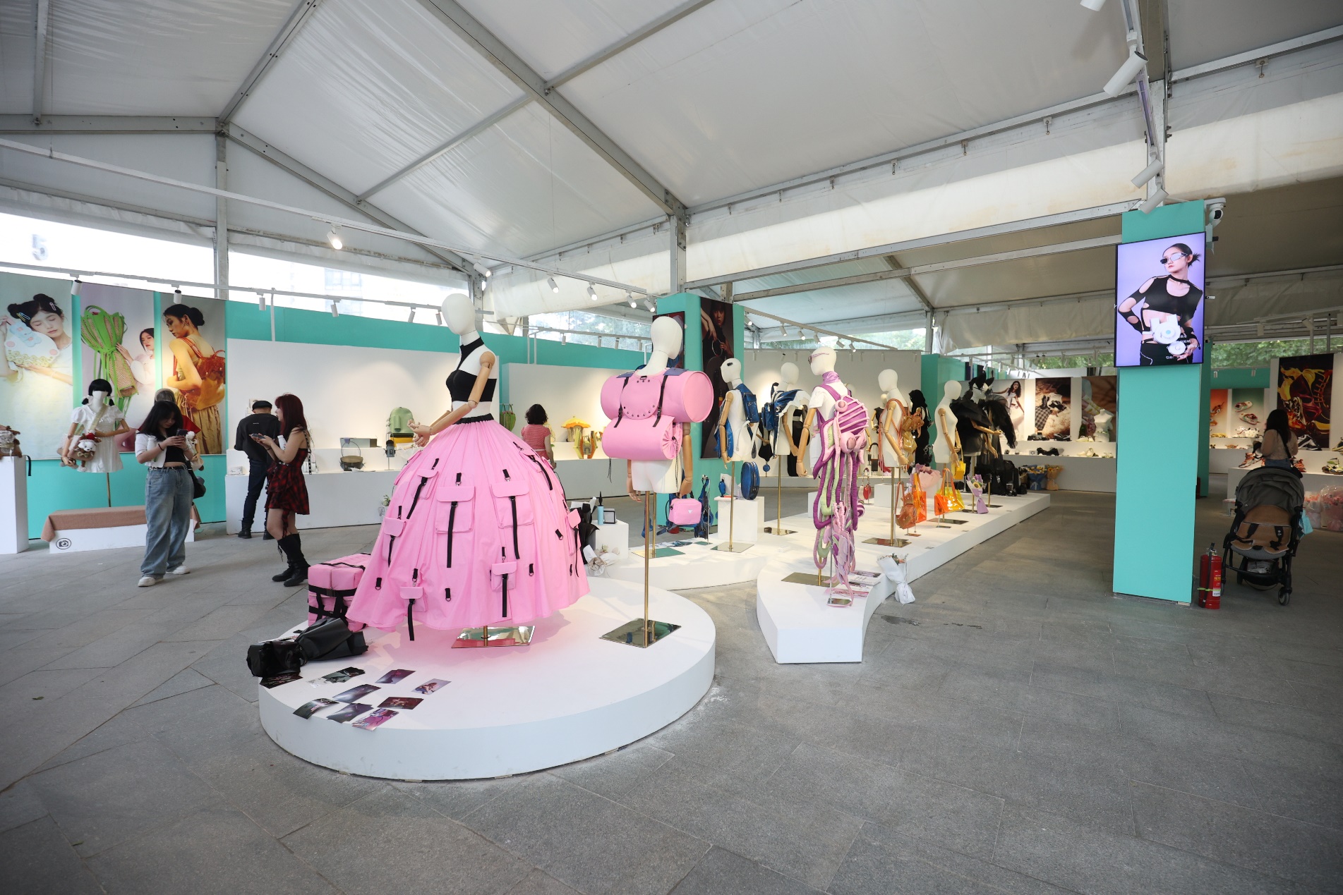 25服飾藝術與工程學院展區展覽實景|中山廣場.jpg